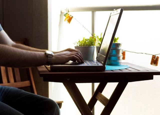 8 Trucchi per Lavorare da Casa senza impazzire